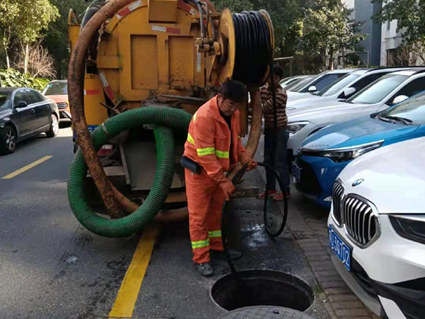 岗巴排污管道清淤